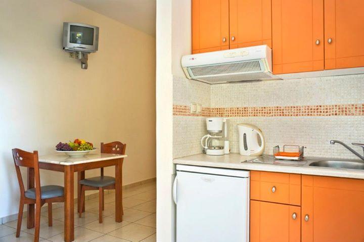 Alfa Hotel Apartments Jeráni Haníon Szoba fotó